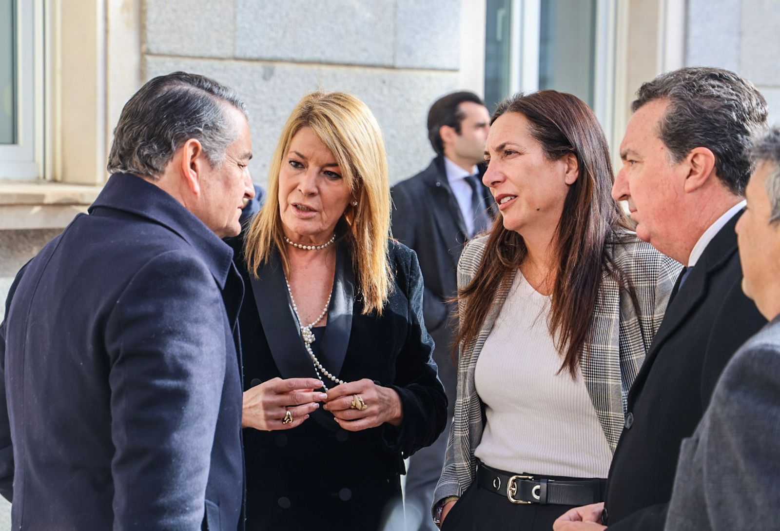 Fotografías del acto de declaración institucional en apoyo a las víctimas del accidente ferroviario de Adamuz y sus familias