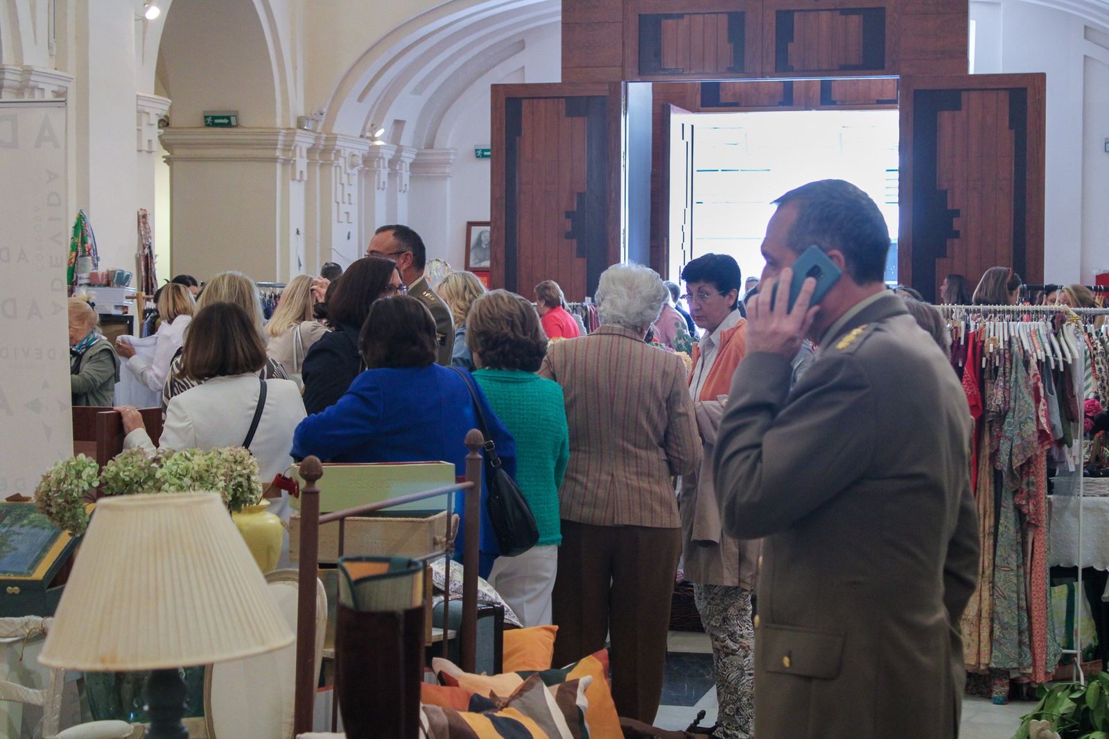 El baratillo de primavera de Adevida en Córdoba, en imágenes