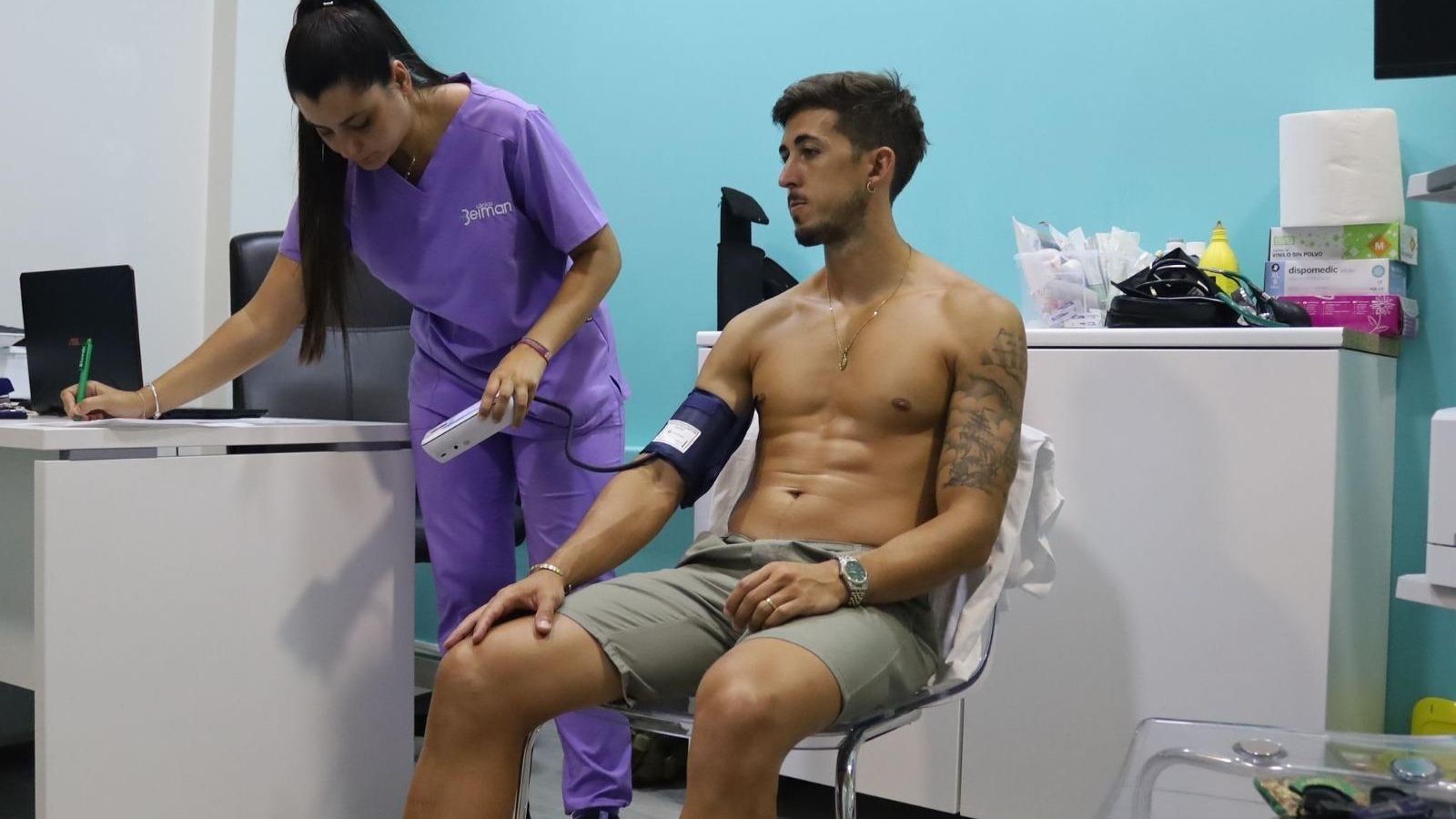 Marcelo, pasando reconocimiento médico.