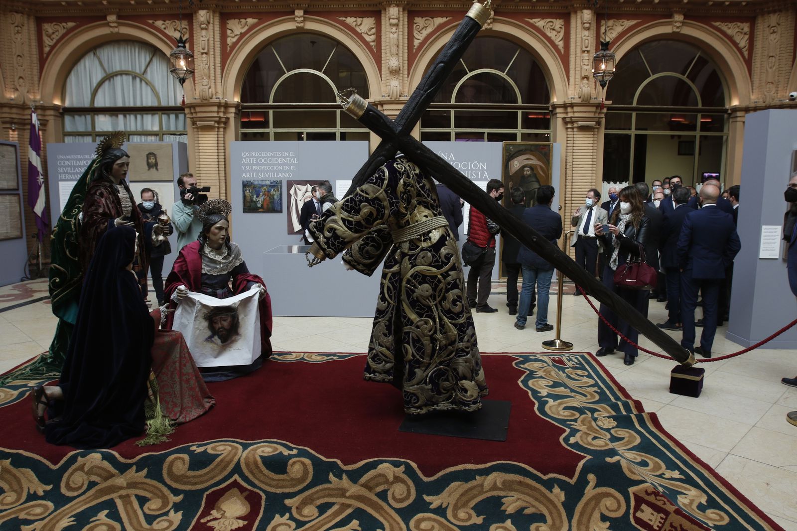 Exposición de la Hermandad del Valle y presentación del paño de la Verónica