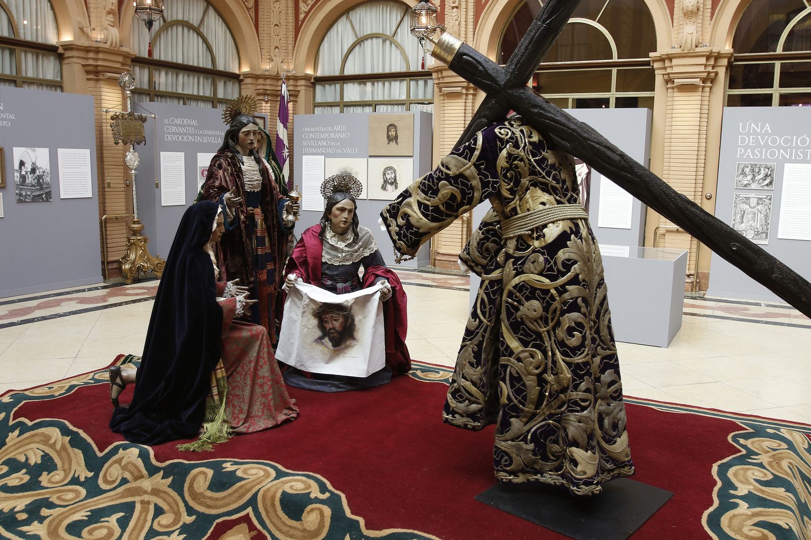 Exposición de la Hermandad del Valle y presentación del paño de la Verónica