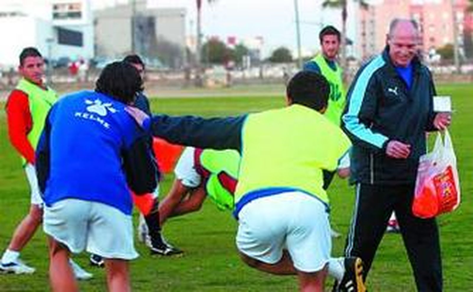 Fontana, en un entrenamiento con sus jugadores.