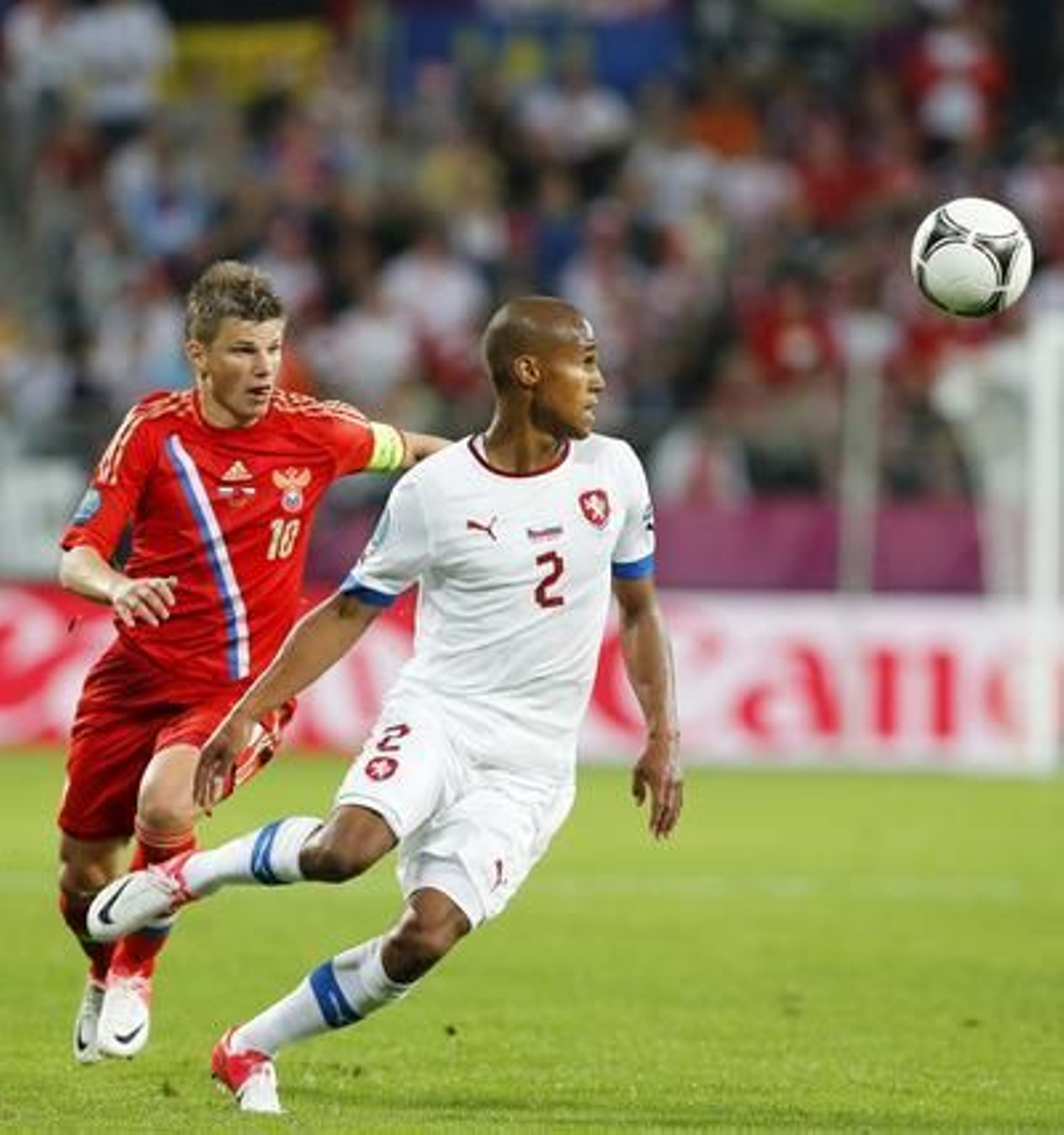 Rusia golea a la República Checa por 4-1 y se convierte en líder sólido del Grupo A.

Foto: EFE