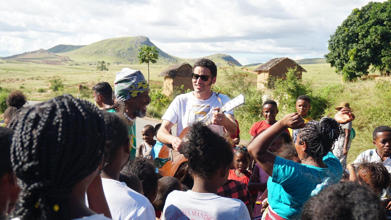 Otro momento del rodaje de la película de la onubense en Madagascar.