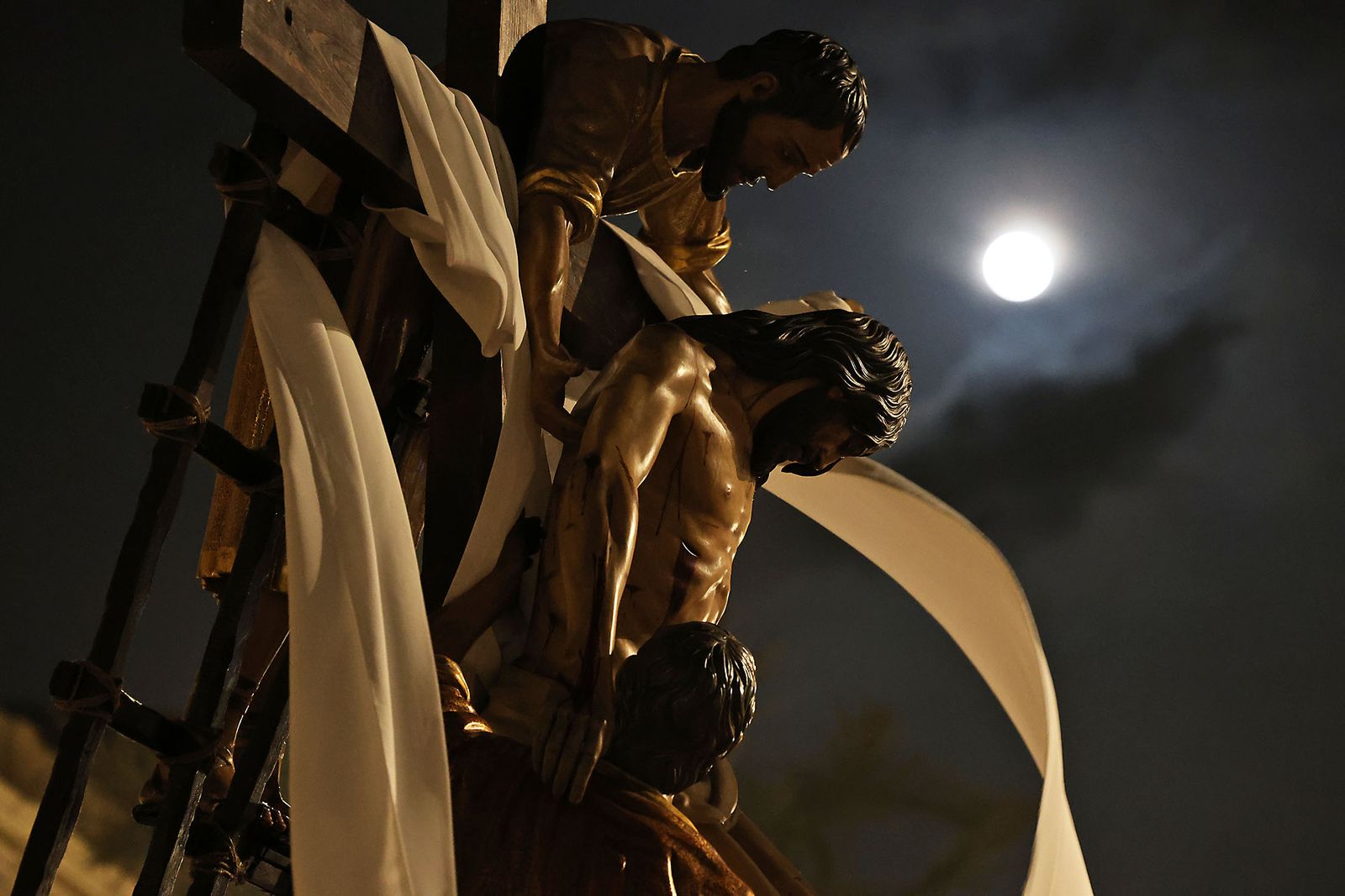 Las fotografías del Vía Crucis de las Hermandades de Huelva
