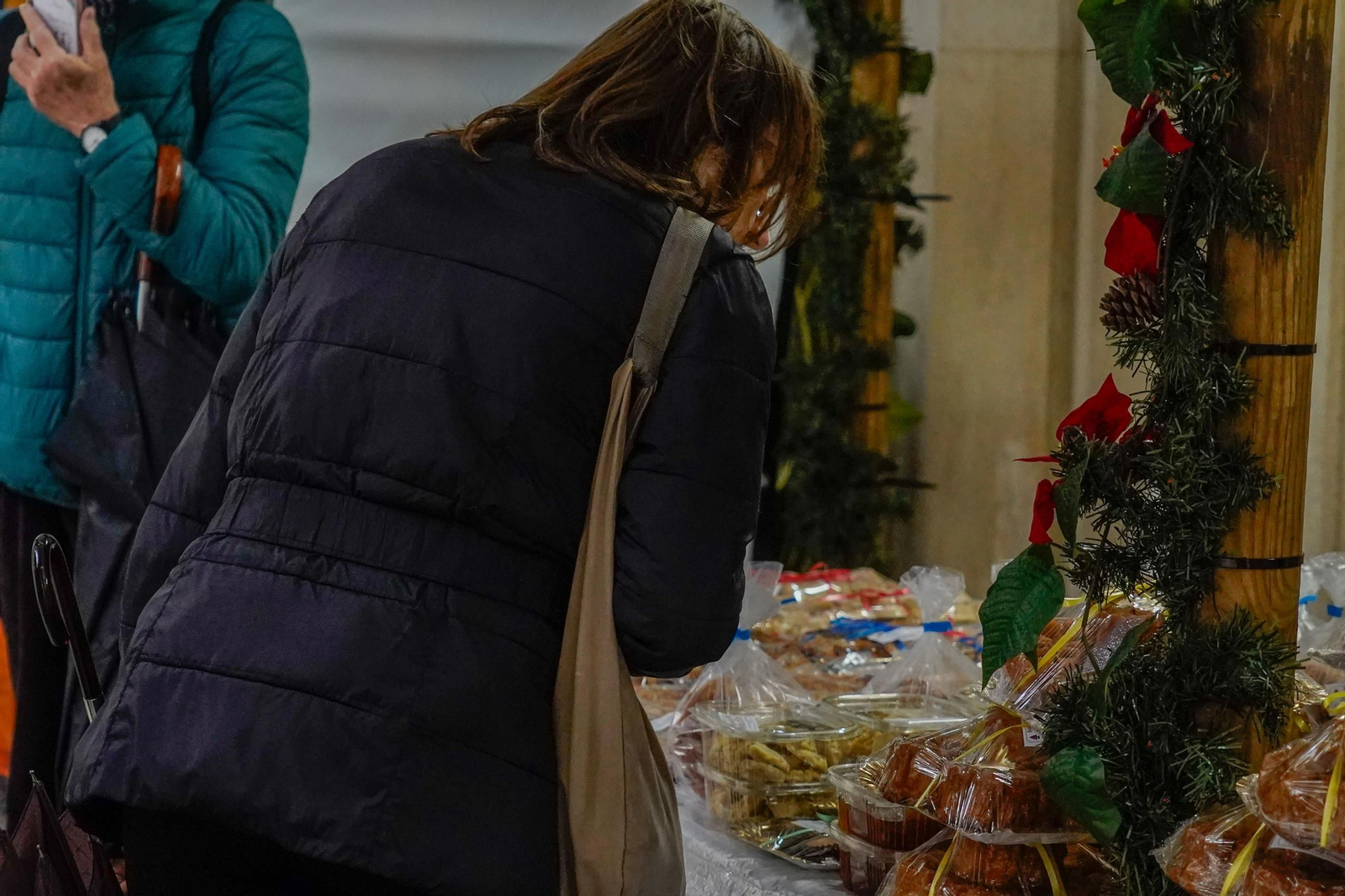 Imágenes de la inauguración del Belén y la XV&nbsp;Muestra de Dulces y Vinos Navideños de la provincia de Huelva en&nbsp;la&nbsp;Diputación