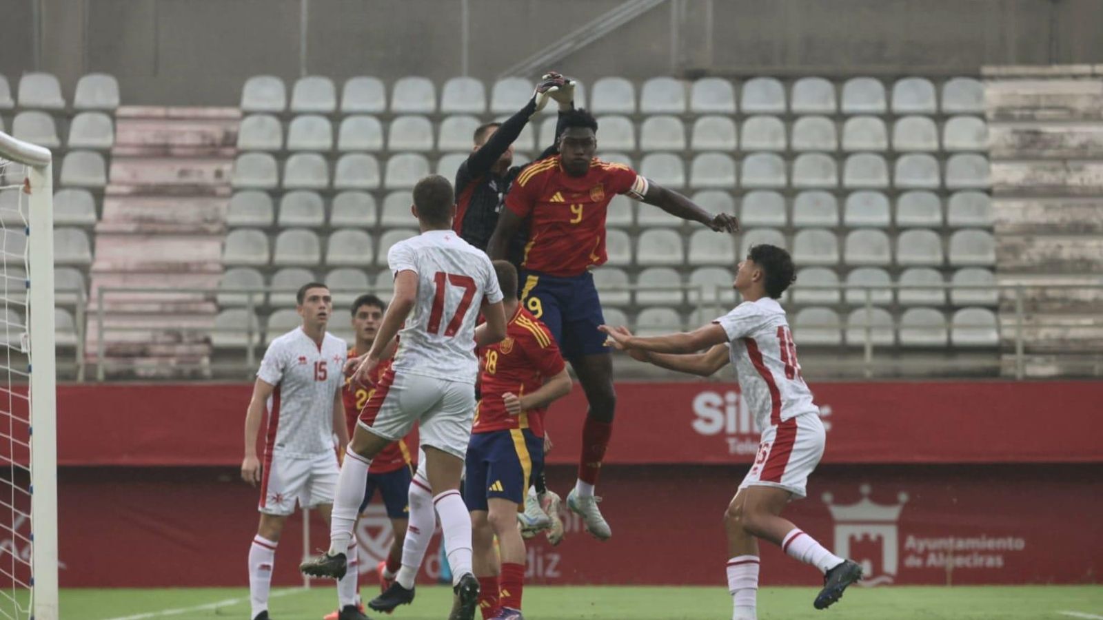 Roberto, debut y gol con España sub 21