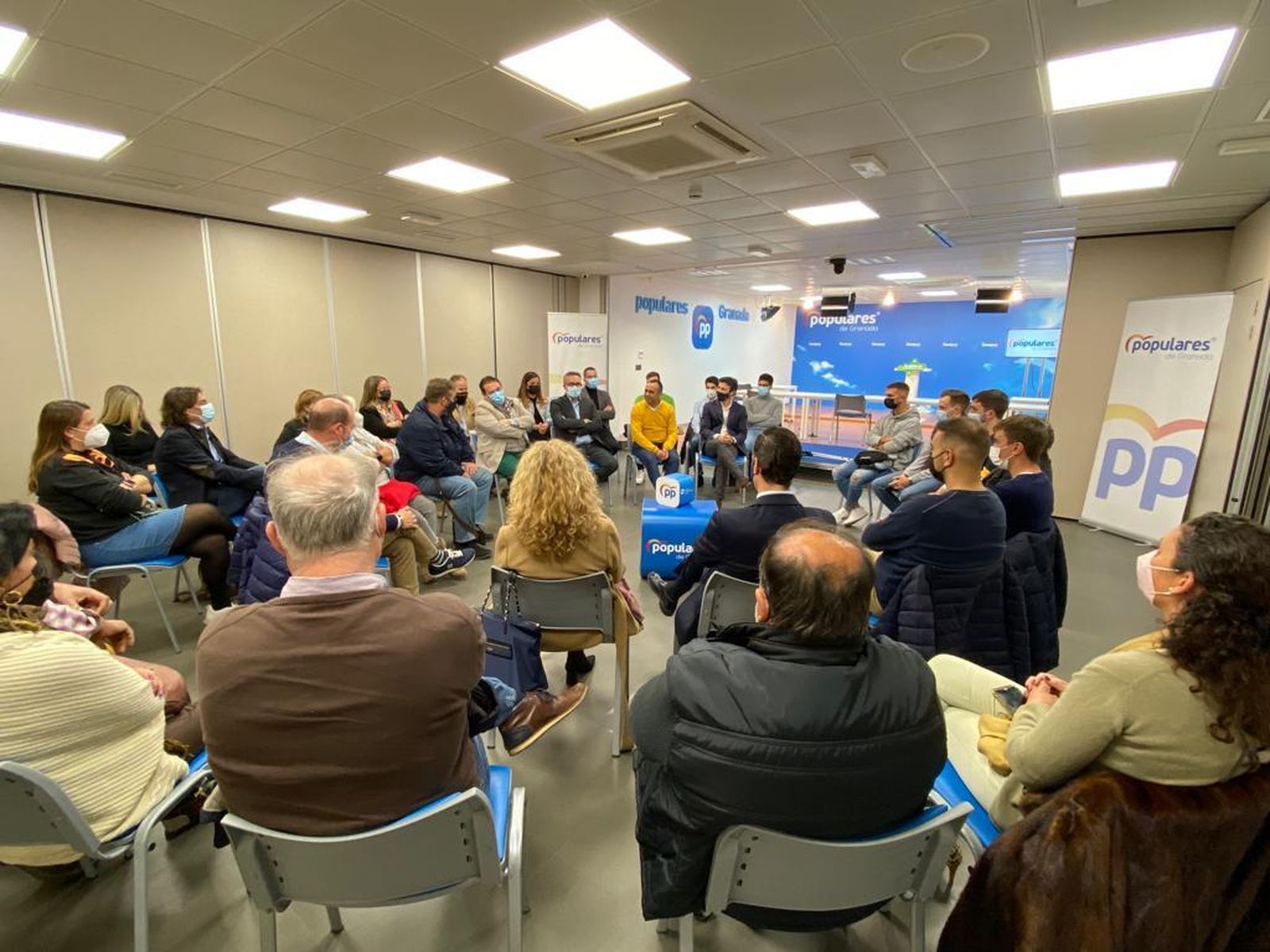 El PP de Granada mantuvo un encuentro con sus nuevos afiliados.