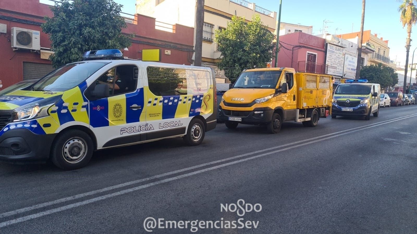Dispositivo de la Policía Local y Lipasam en Ingeniero La Cierva.
