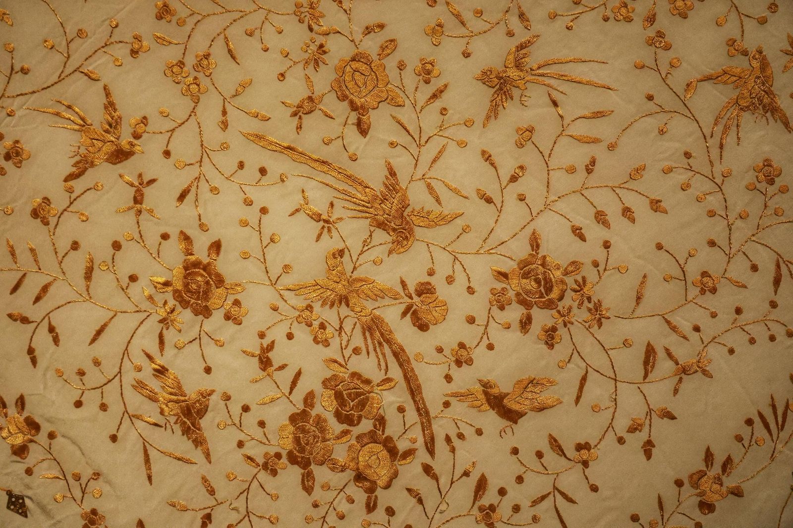 La nueva exposición de Mantones de Manila de la colección Perraut, en imágenes