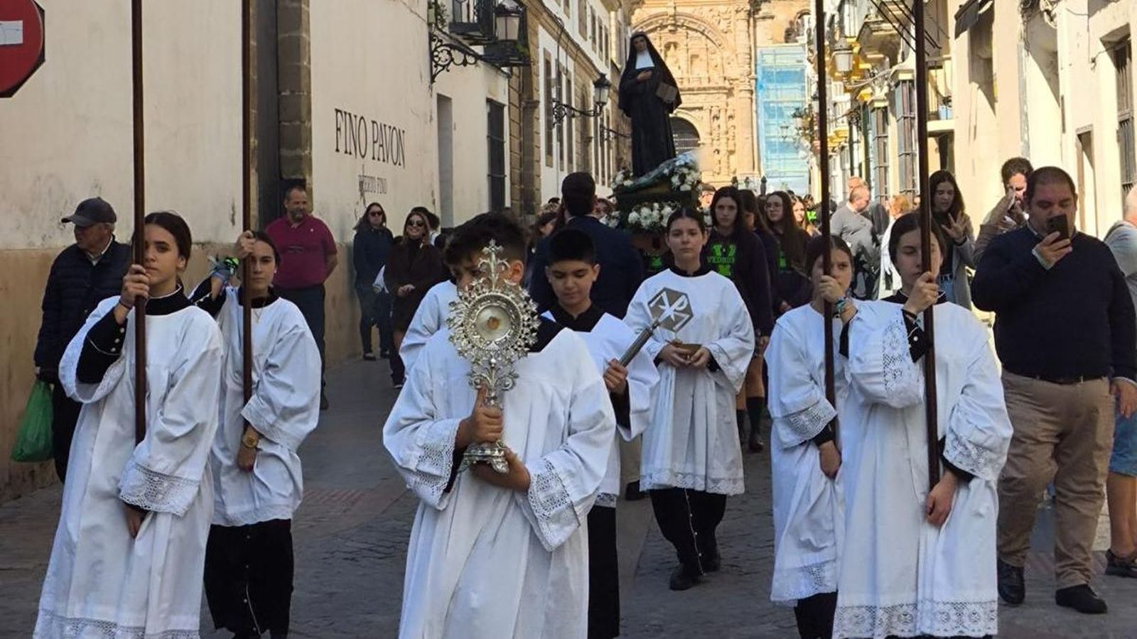 Una imagen de la procesión que ha recorrido las calles este jueves.