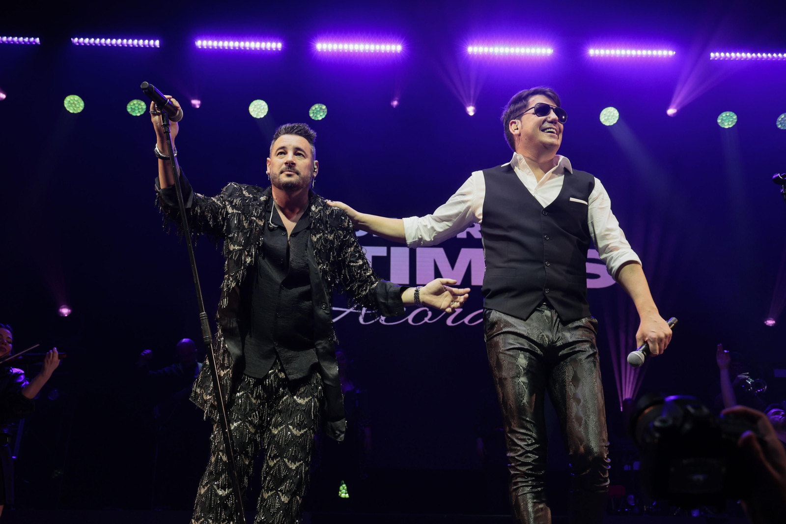 Andy y Lucas sobre las tablas del Cartuja Center CITE.