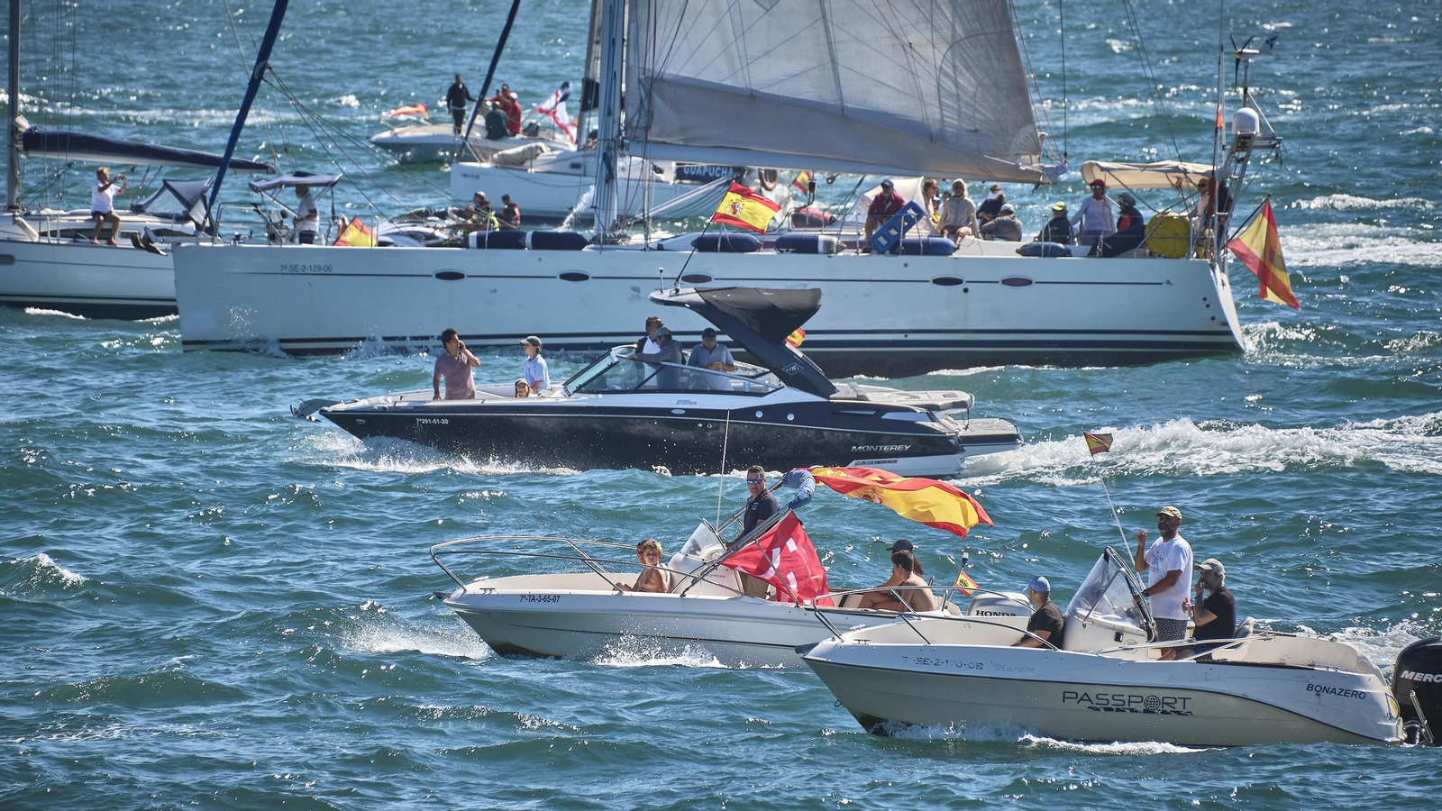 Parada naval y aérea en homenaje a Elcano en aguas de Sanlúcar. Parada naval y aérea en homenaje a Elcano en aguas de Sanlúcar.