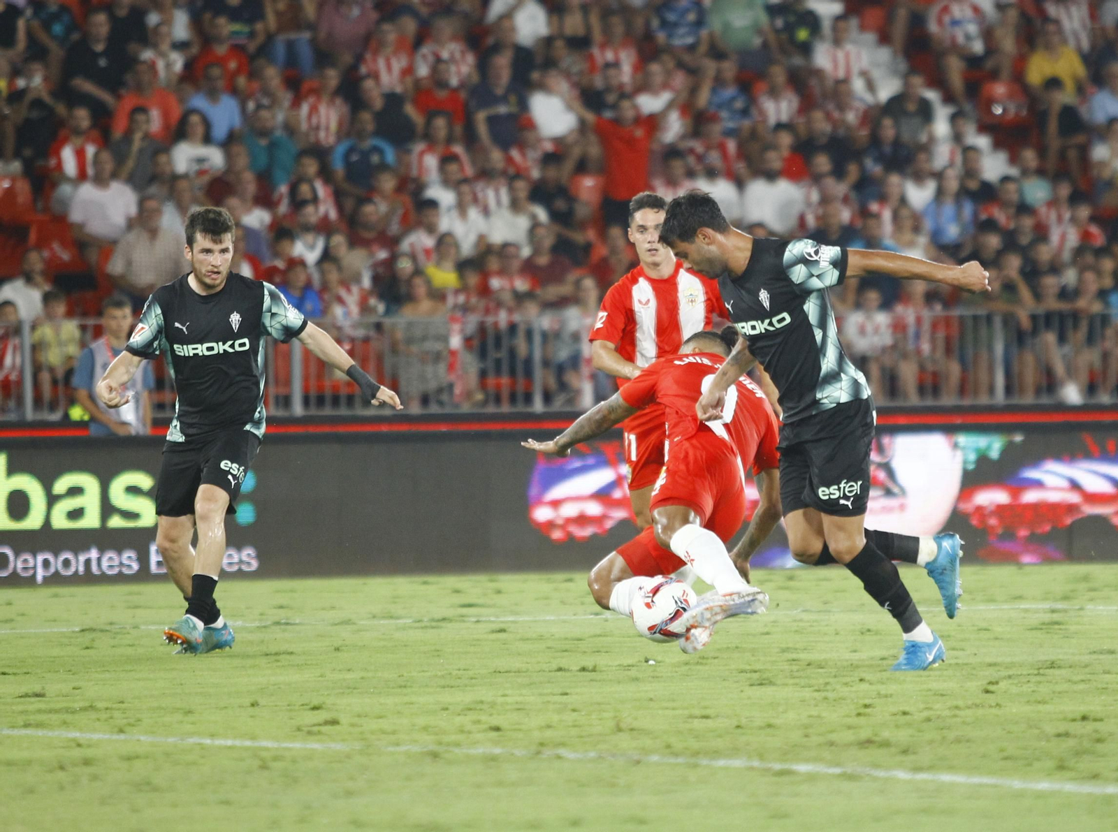 El partido U.D. Almería-Sporting de Gijón, en imágenes