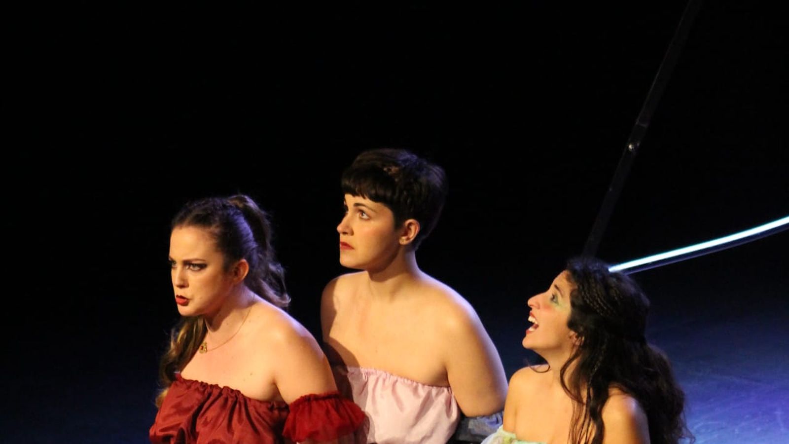 Lara Grados, Clara Mayo y Marta Ocaña, en 'Las de William'.