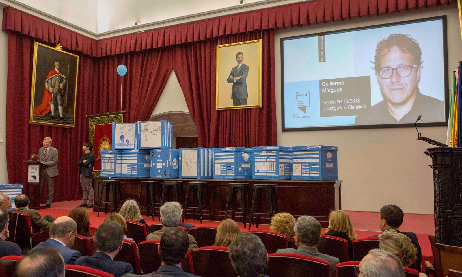 Guillermo Minguez en la pantalla tras ser nombrado premiado. / JUAN CARLOS MUÑOZ