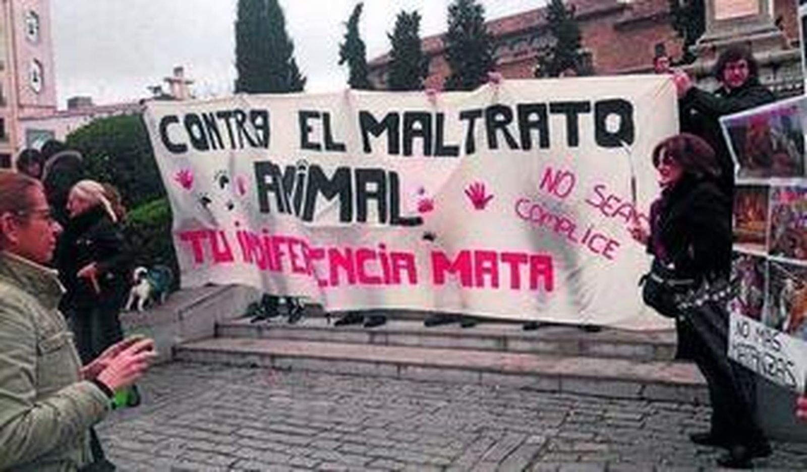 Una gran pancarta fue abriendo paso a la manifestación.