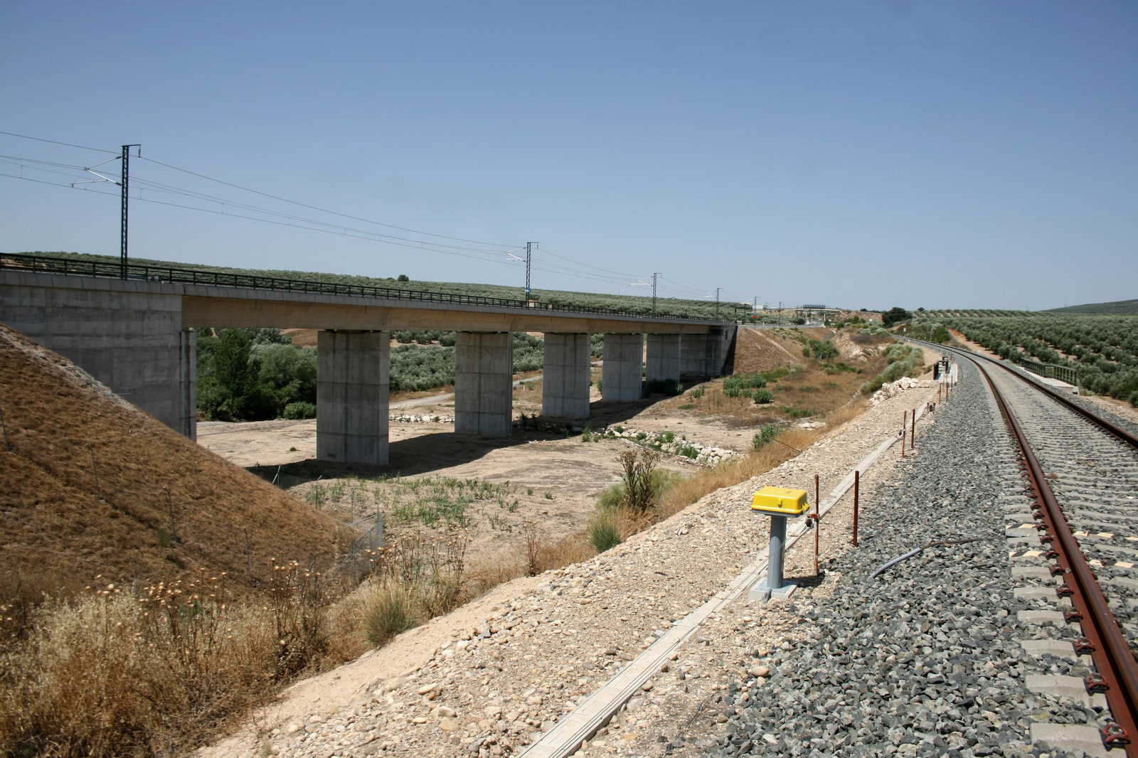Así está la línea de tren convencional Granada-Bobadilla y algunas estaciones