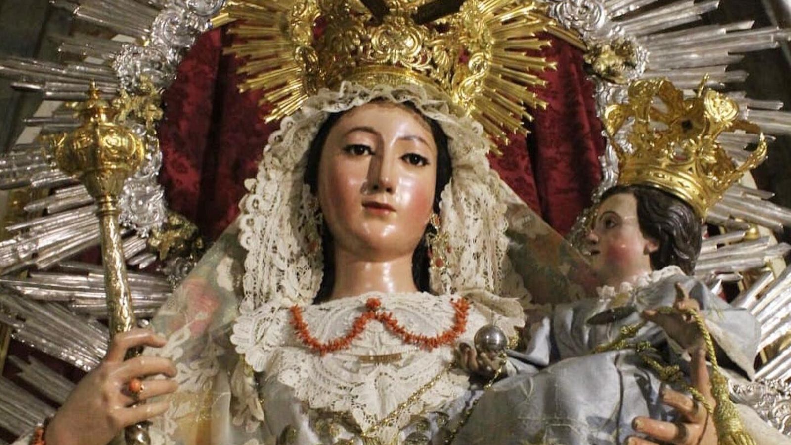 La Virgen celebra su besamanos el Domingo de Resurrección