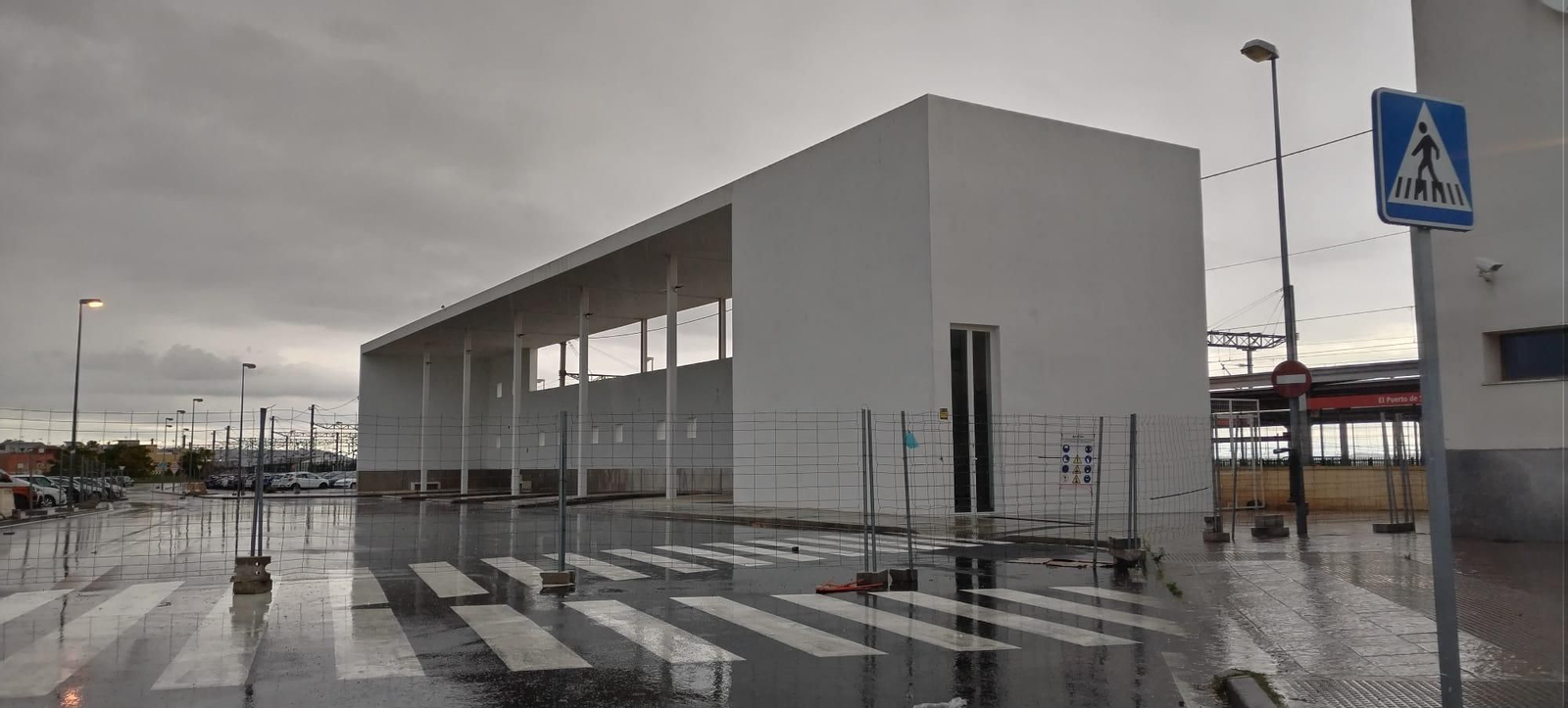 El apeadero de autobuses sigue sin entrar en funcionamiento.