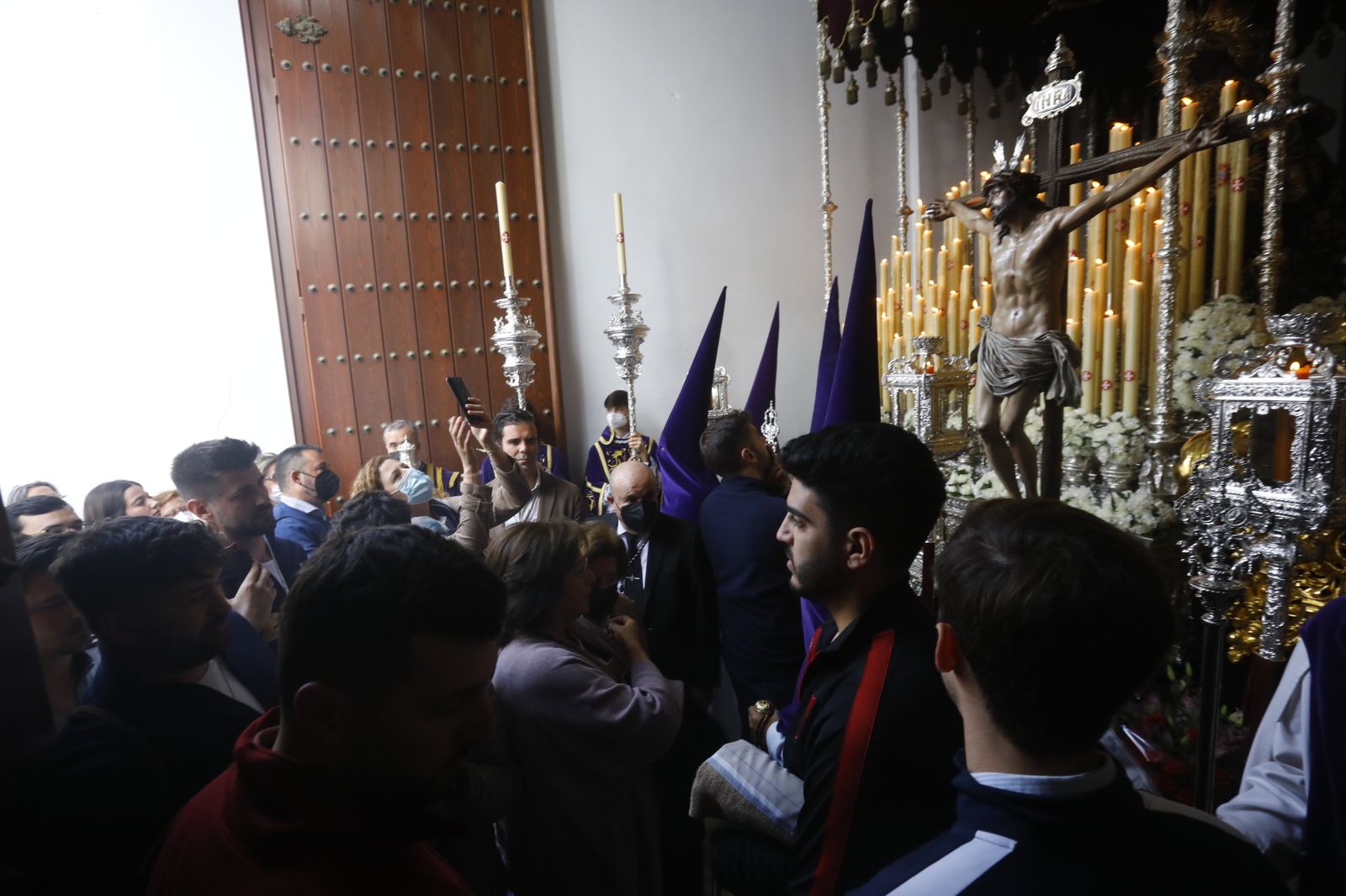 La Hermandad de la Sangre de Córdoba suspende su procesión, en imágenes