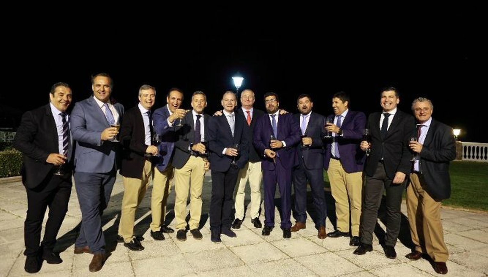 El anfitirón con Gabriel  Sanabria, Jesús Murciano, Carlos Montero, Santiago Caro, Fernando González, Chistoffer Ramírez, Antonio Romero, José Miguel Regalón, Juan Carlos Carrasco, Jorge Gómez y Antonio Herrero.