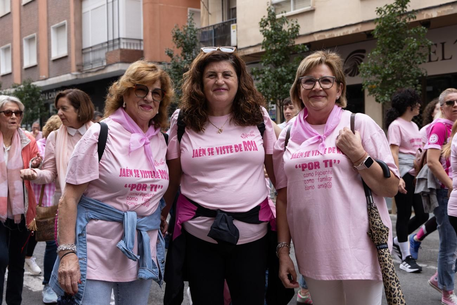 Jaén se viste de rosa con una marcha reivindicativa contra el cáncer de mama