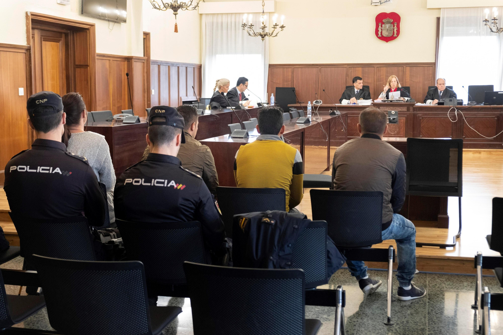 Los acusados en la sala del tribunal