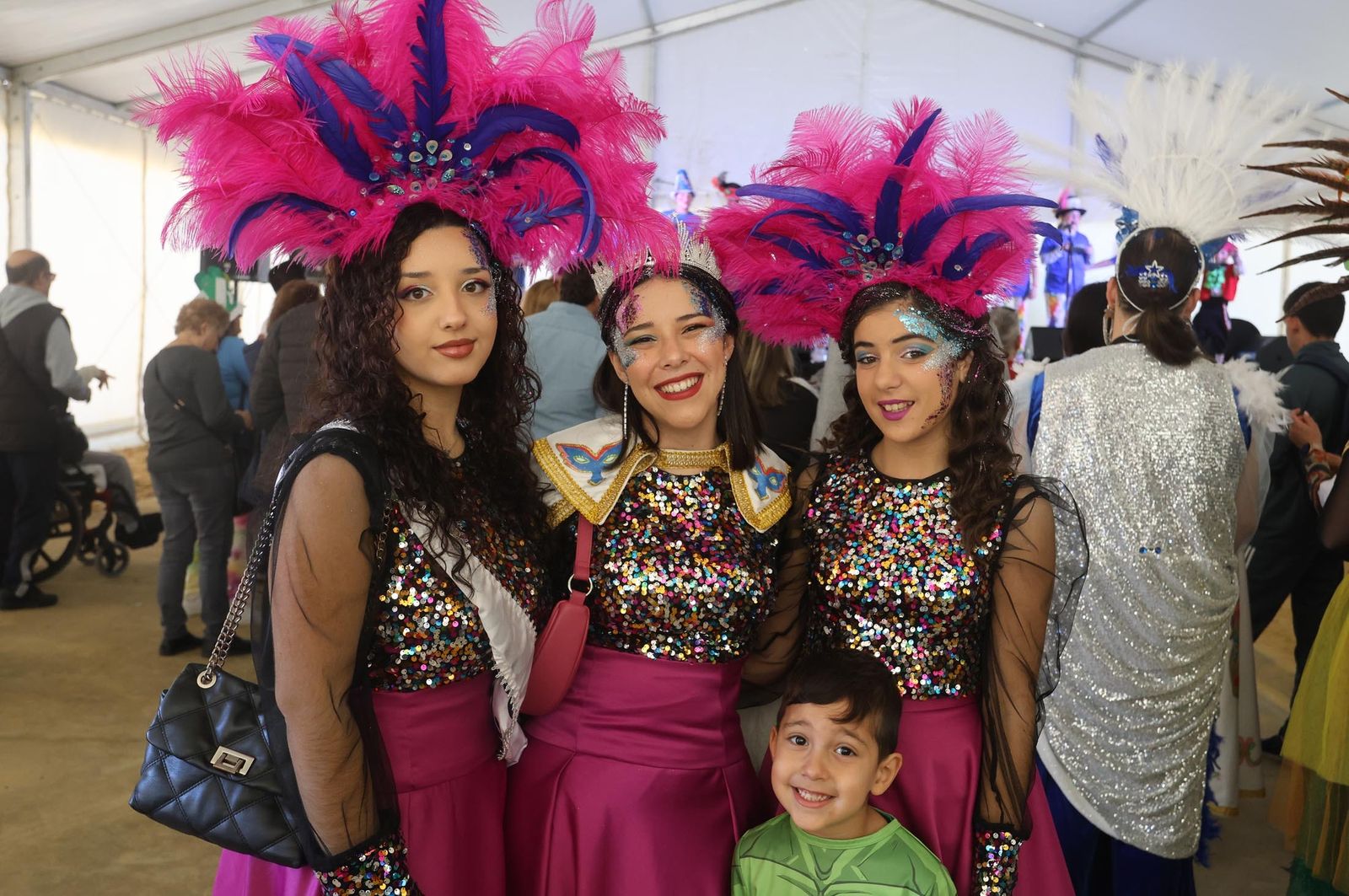 Imágenes del ambiente en la mañana del sábado en Huelva