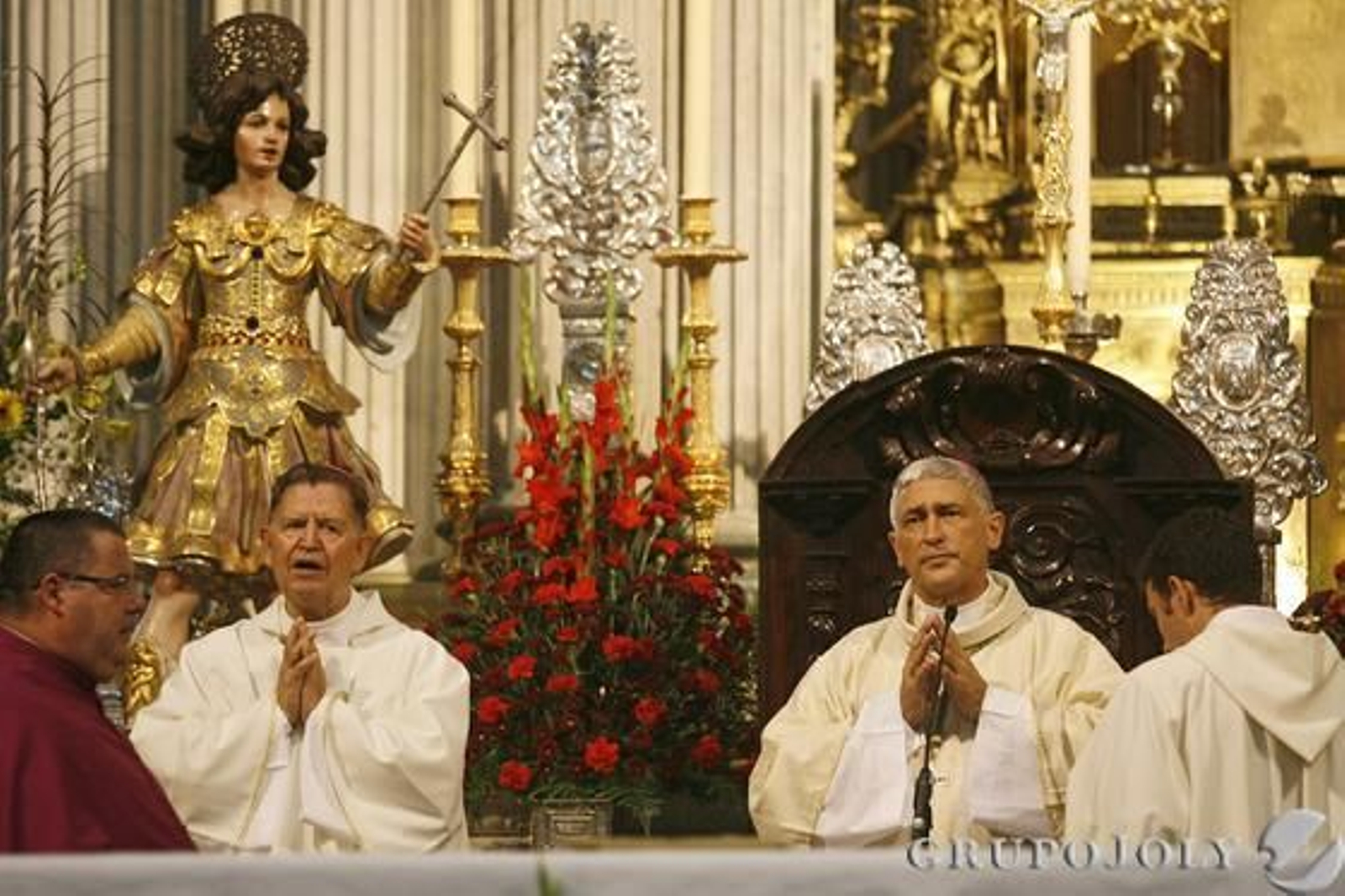 Imágenes de la toma de posesión del nuevo obispo de Cádiz y Ceuta, Rafael Zornoza Boy, en la Catedral de Cádiz.

Foto: Lourdes de Vicente - Joaquin Pino