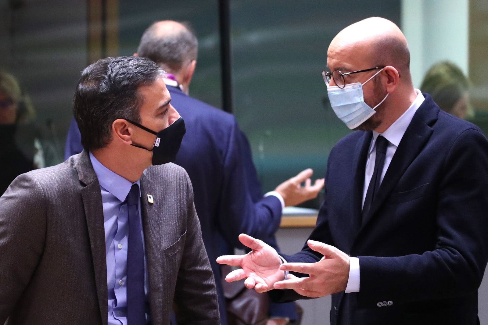 El presidente del Gobierno, Pedro Sánchez, y el del Consejo Europeo, Charles Michel, este jueves en Bruselas.