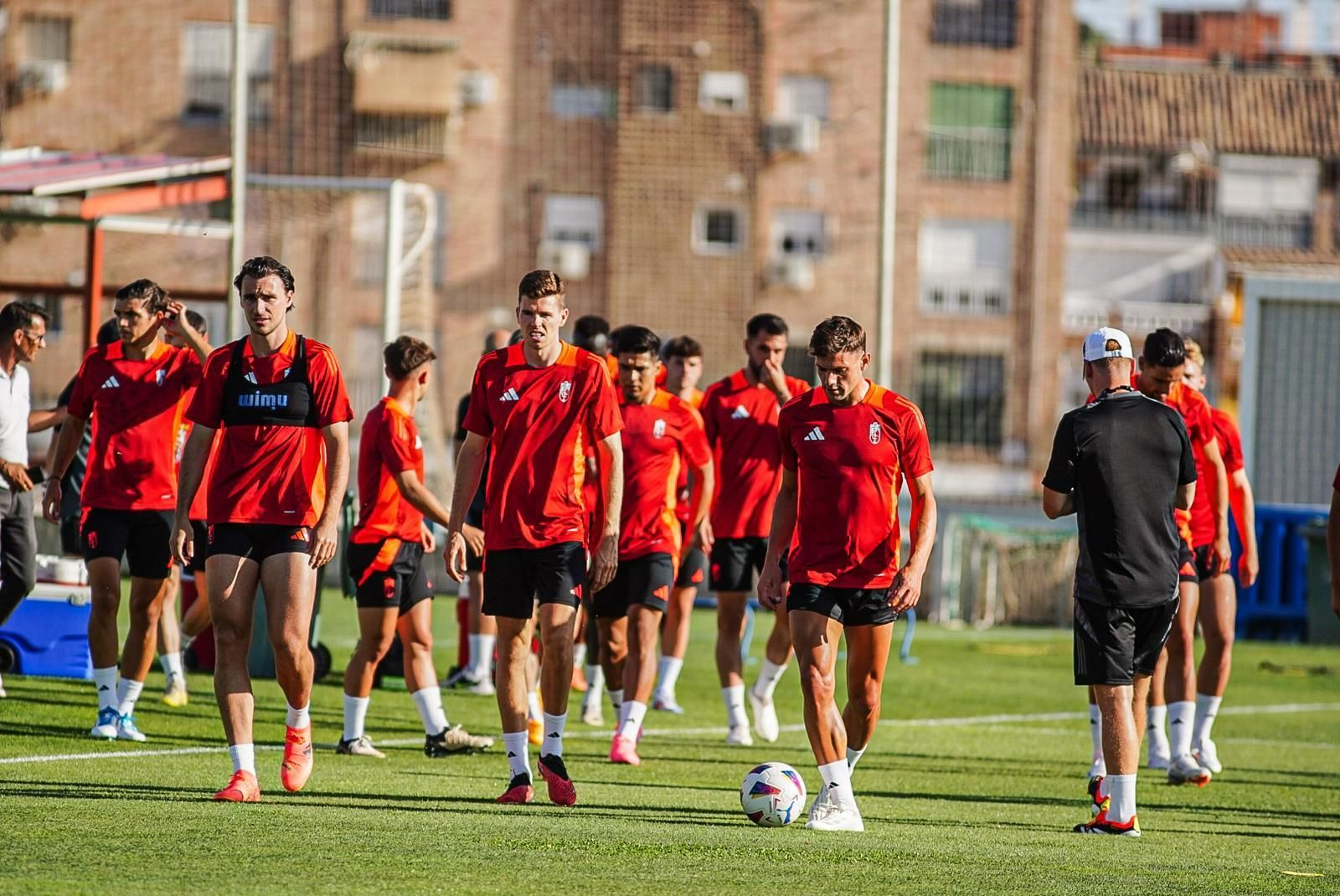 El primer entrenamiento del Granada CF en imágenes