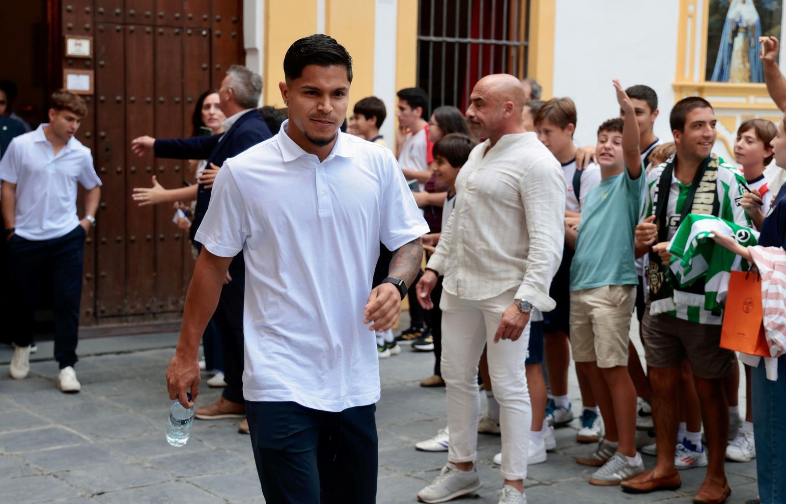 La visita del Betis a la Hermandad de El Museo, en imágenes