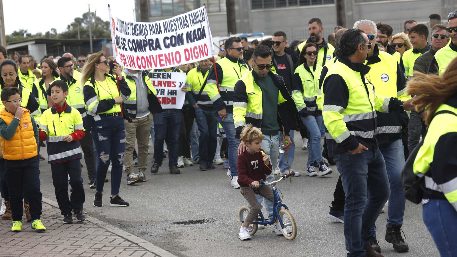 Fotos de la concentración de Acerinox por el Primero de Mayo Fotos de la concentración de Acerinox por el Primero de Mayo