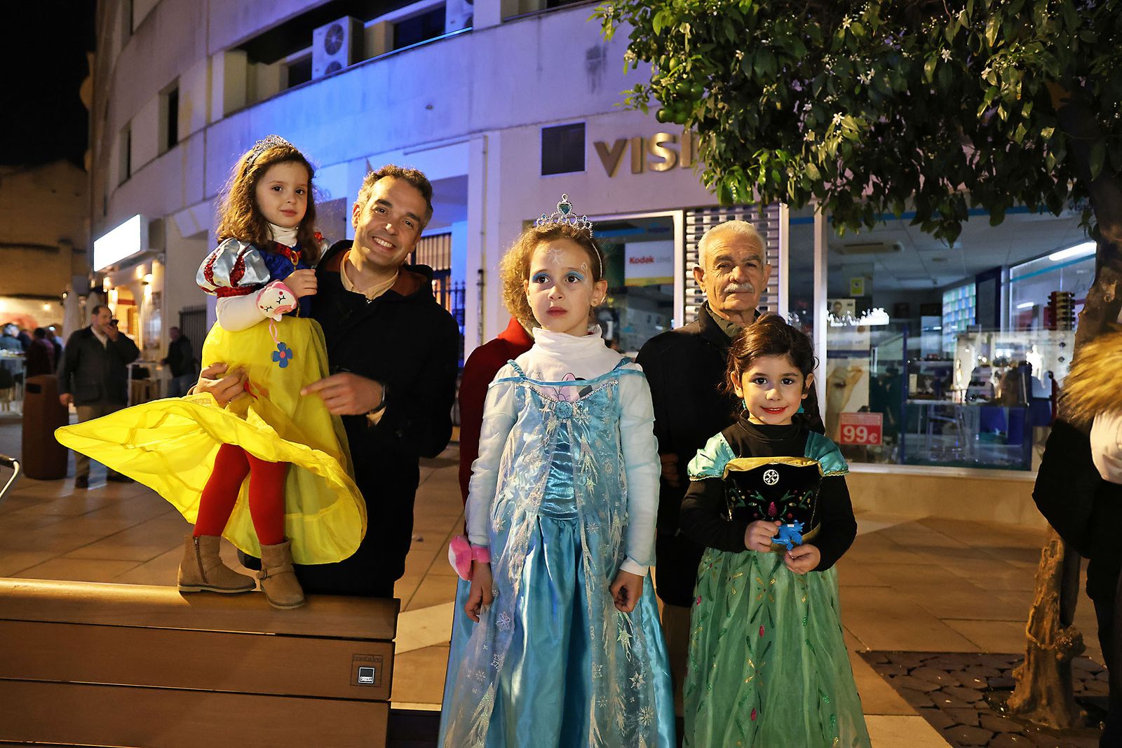 Imágenes del entierro del choco por las calles de Huelva
