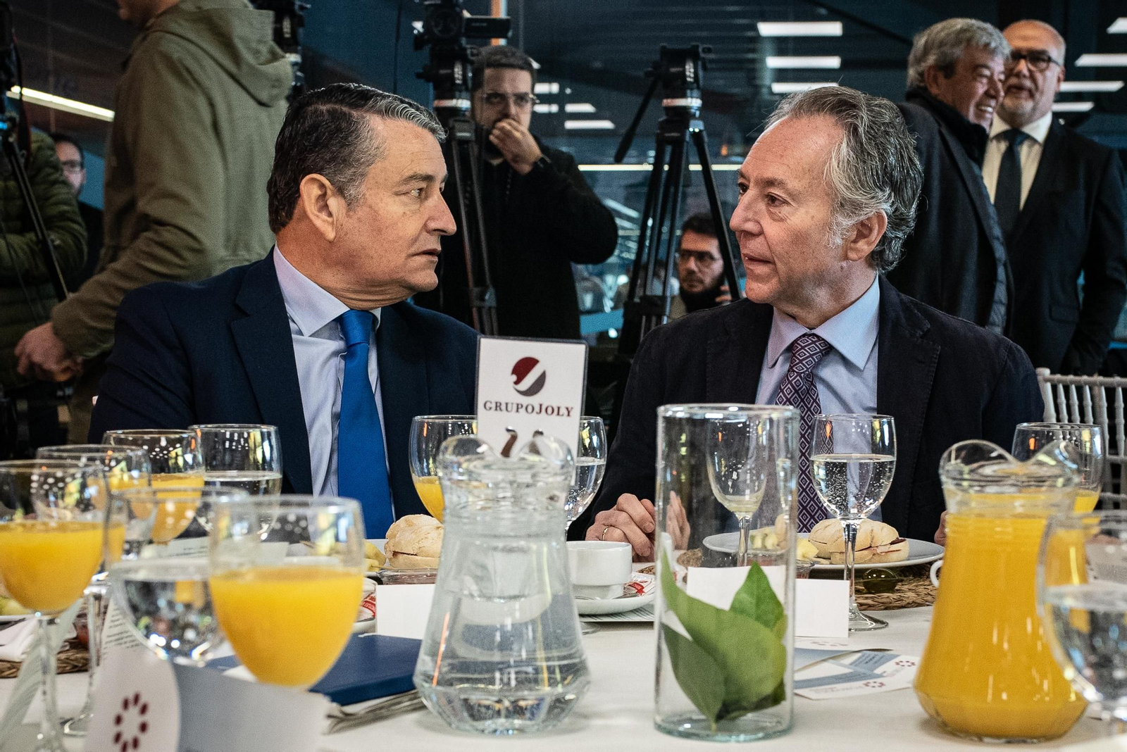 Imágenes de los invitados a la conferencia y desayuno-coloquio con Antonio Sanz en el Foro Joly Andalucía