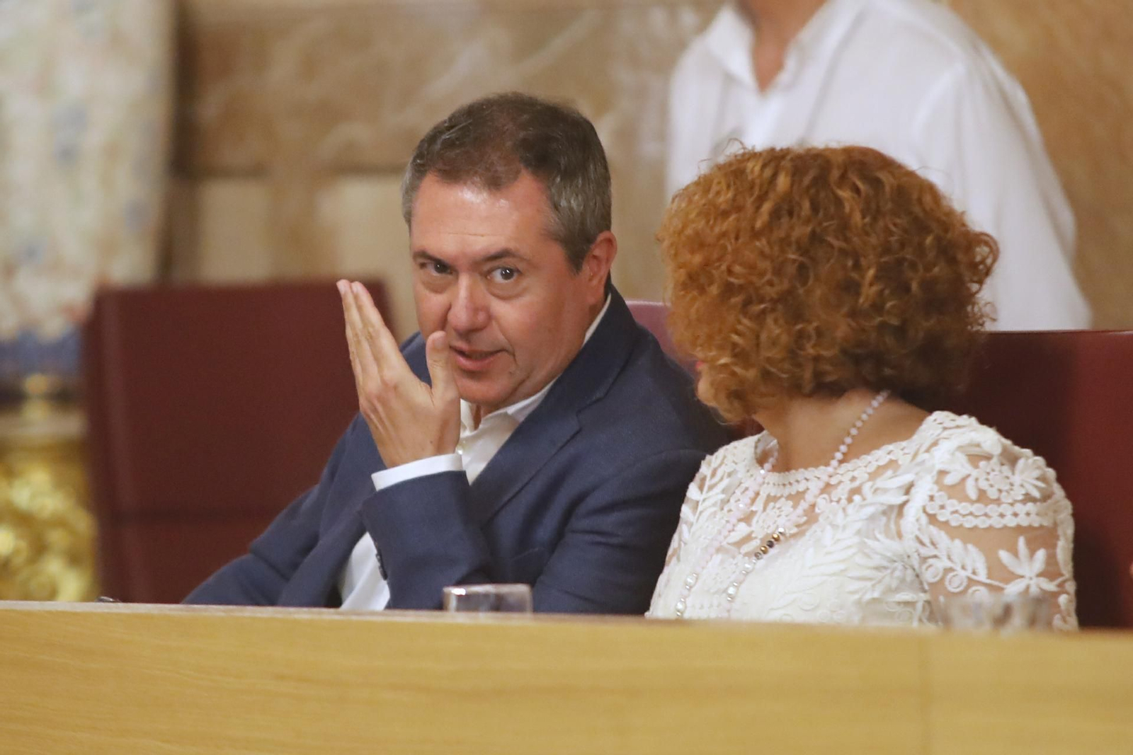 El alcalde de Sevilla, Juan Espadas, durante un momento de la sesión plenaria.