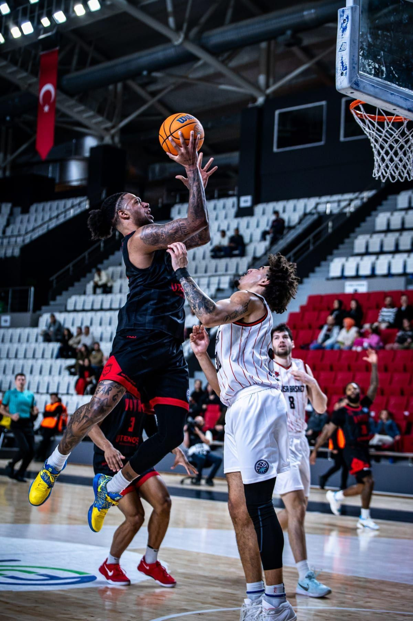 BCL: El Manisa tritura al Rytas y agita el grupo del Unicaja