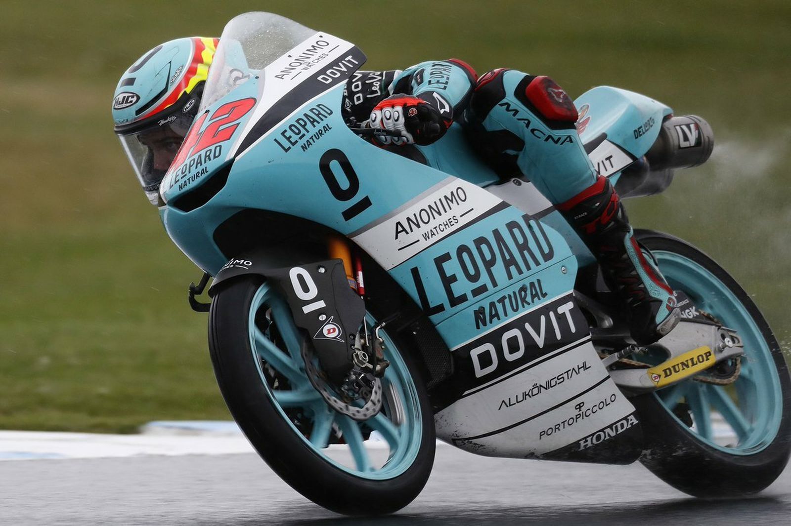 Marcos Ramírez, rodando en el asfalto mojado de Phillip Island.