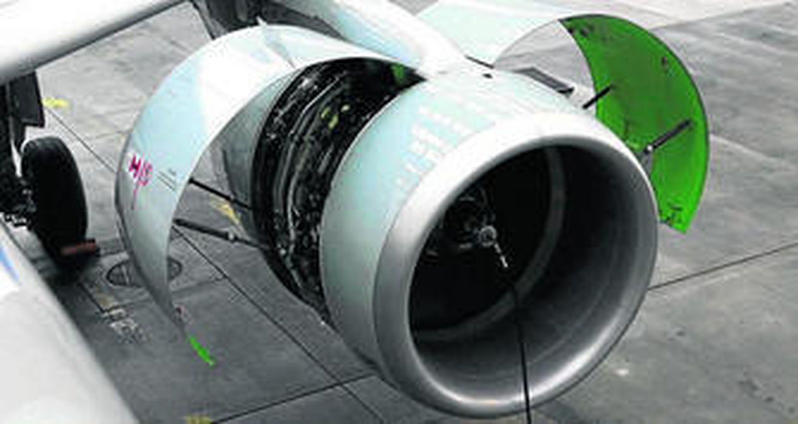 La góndola (cubierta) de un motor de avión.