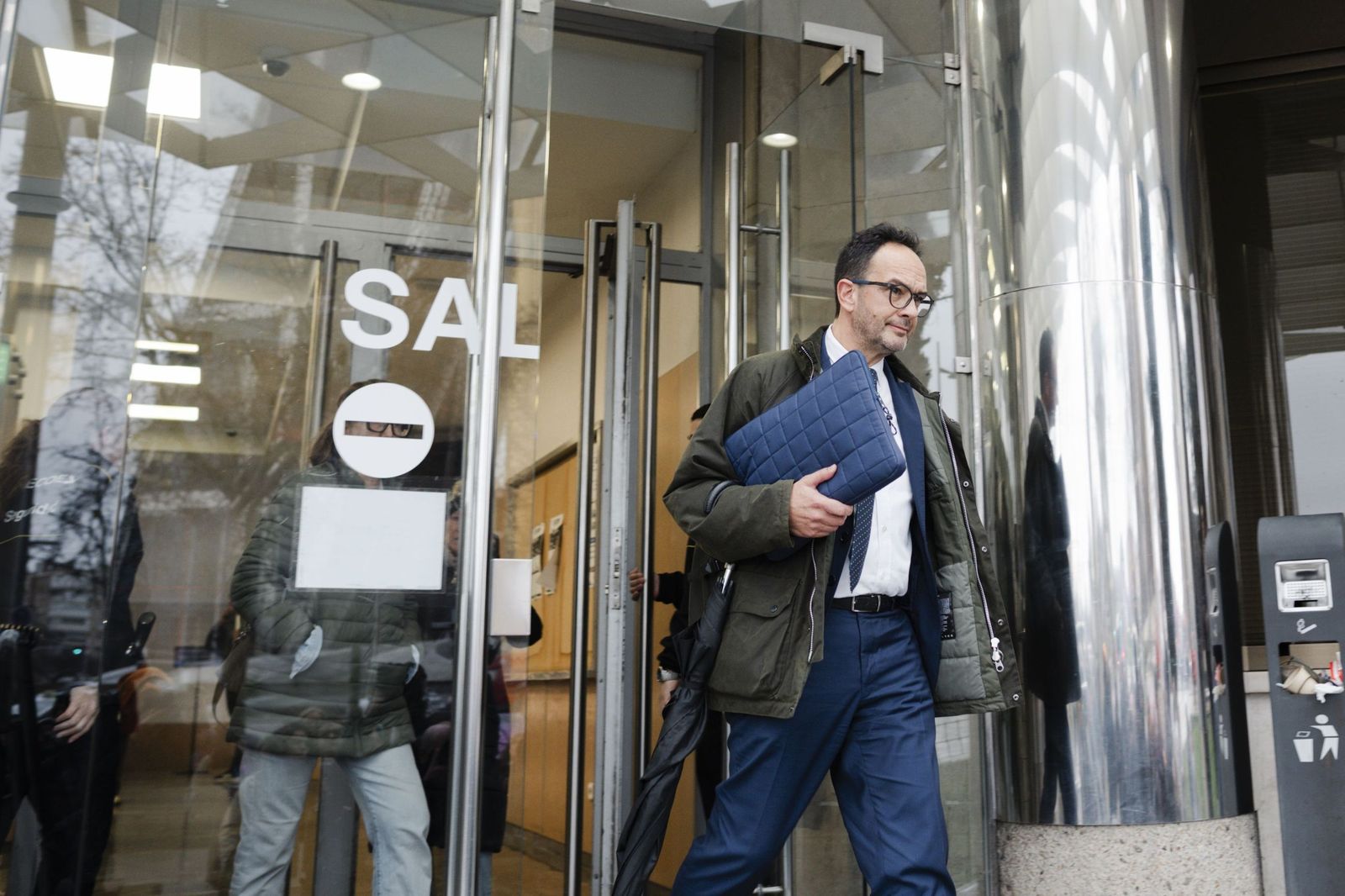 El secretario de Estado de Telecomunicaciones e Infraestructuras Digitales, Antonio Hernando, en los juzgados para declarar en el caso Leire Díez.