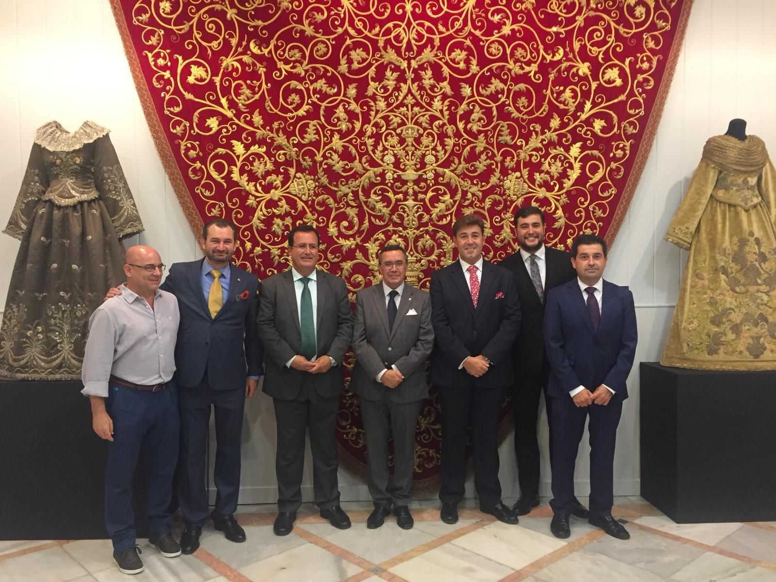 Inauguración de la exposición en el Círculo Mercantil.