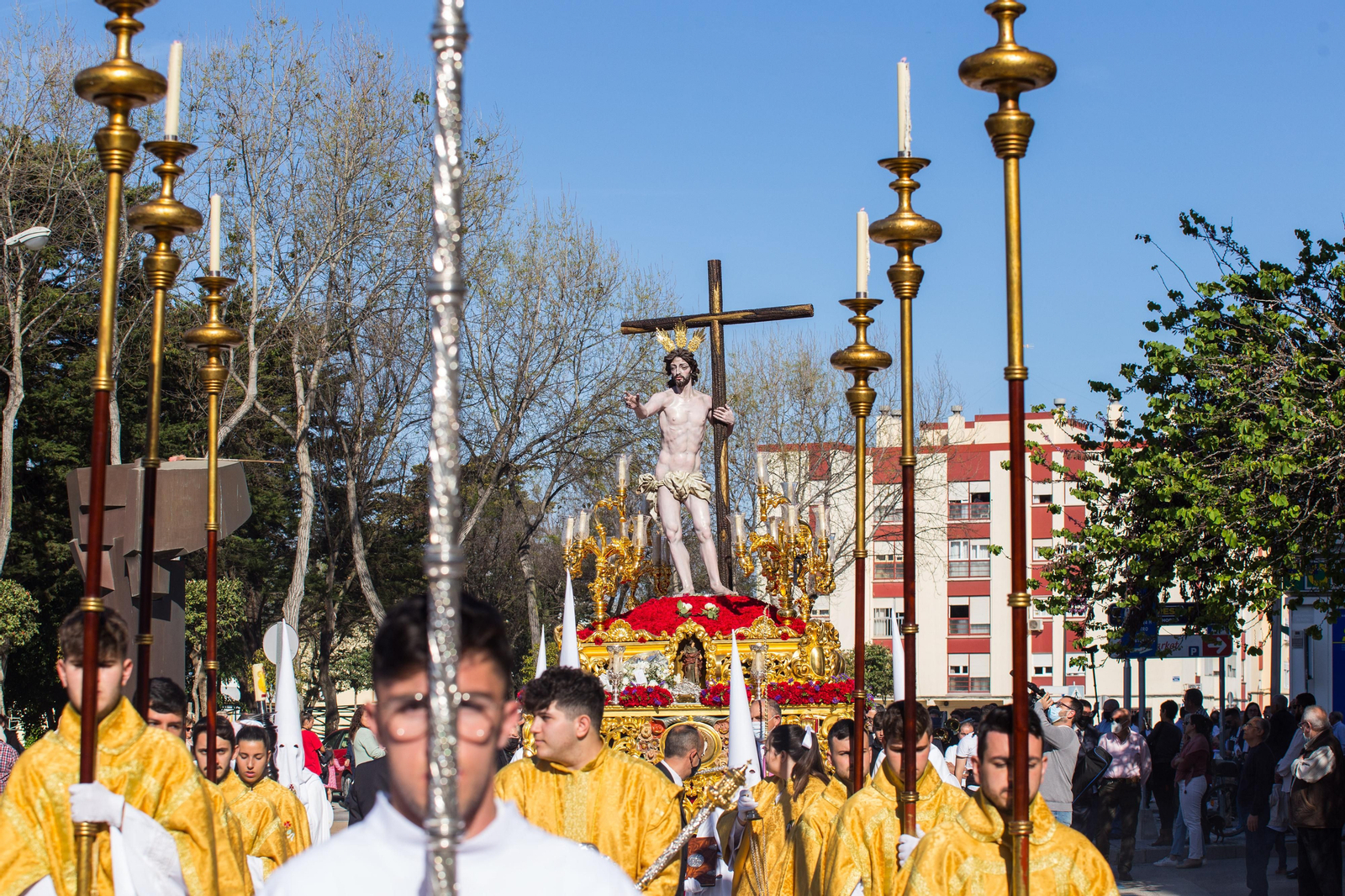 Domingo de Pascua en San Fernando, las imágenes de la hermandad de la Resurrección