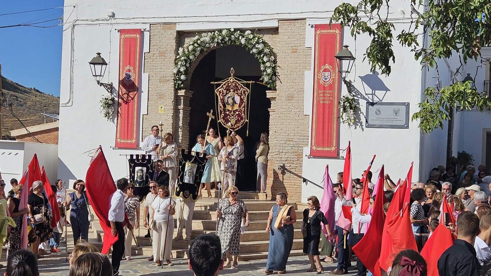 Así ha sido la salida procesional del Santo Cristo del Bosque en Bacares