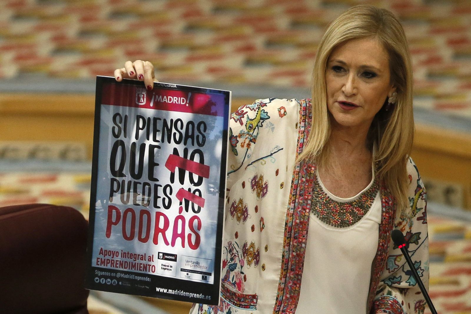 La presidenta de la Comunidad de Madrid, Cristina Cifuentes, ayer en el pleno de la Asamblea.