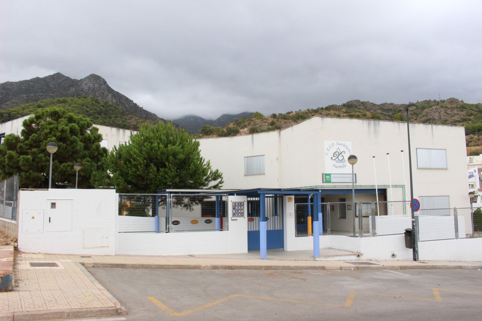 Vista general del CEIP Xarblanca de Marbella.
