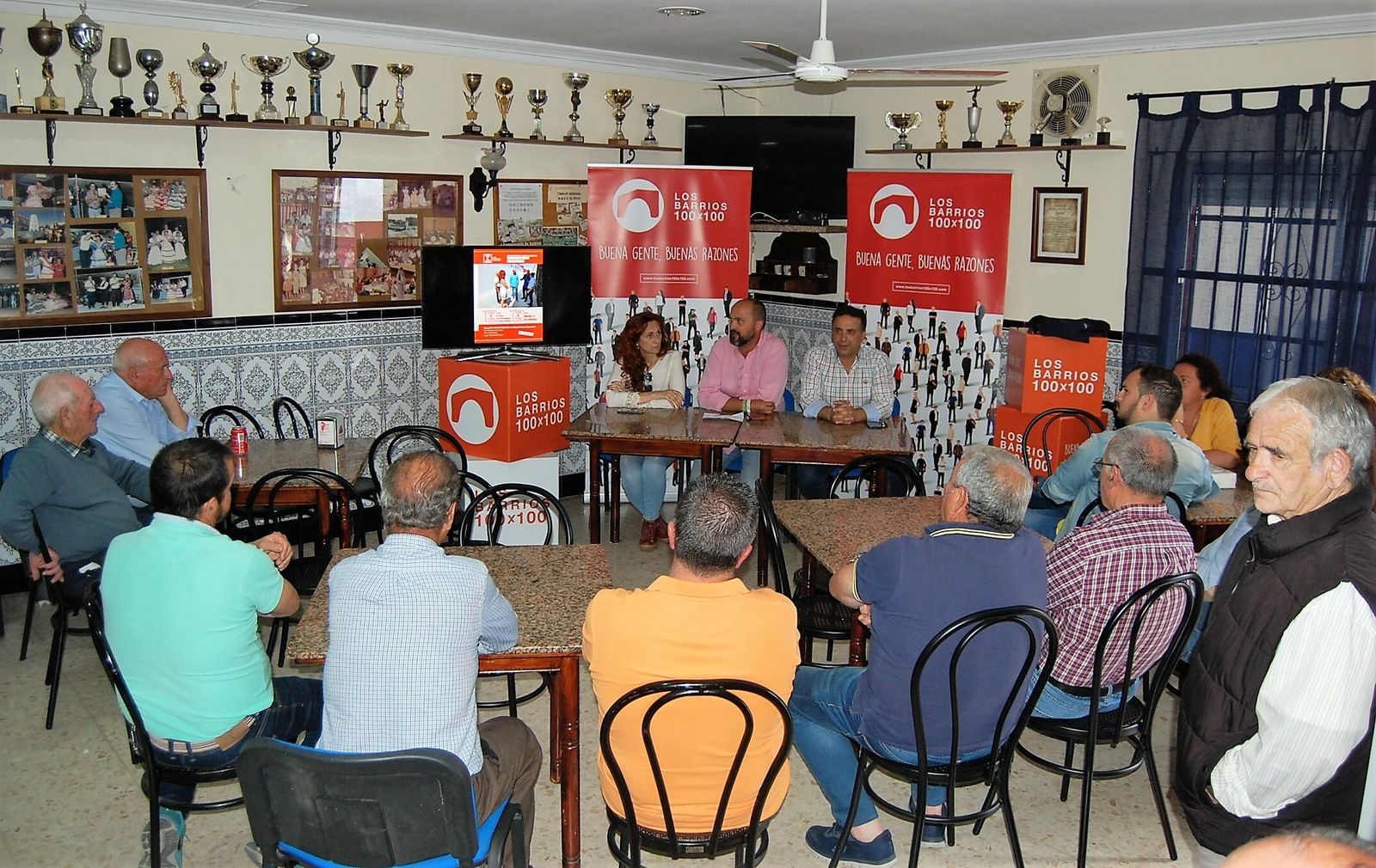 Reunión de Miguel Alconchel con los vecinos de Los Barrios