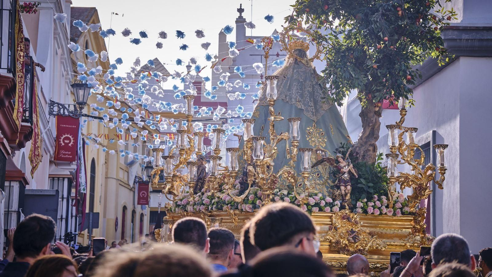 El paso de la Pastora, uno de los que participará en la Magna, en su última salida procesional.