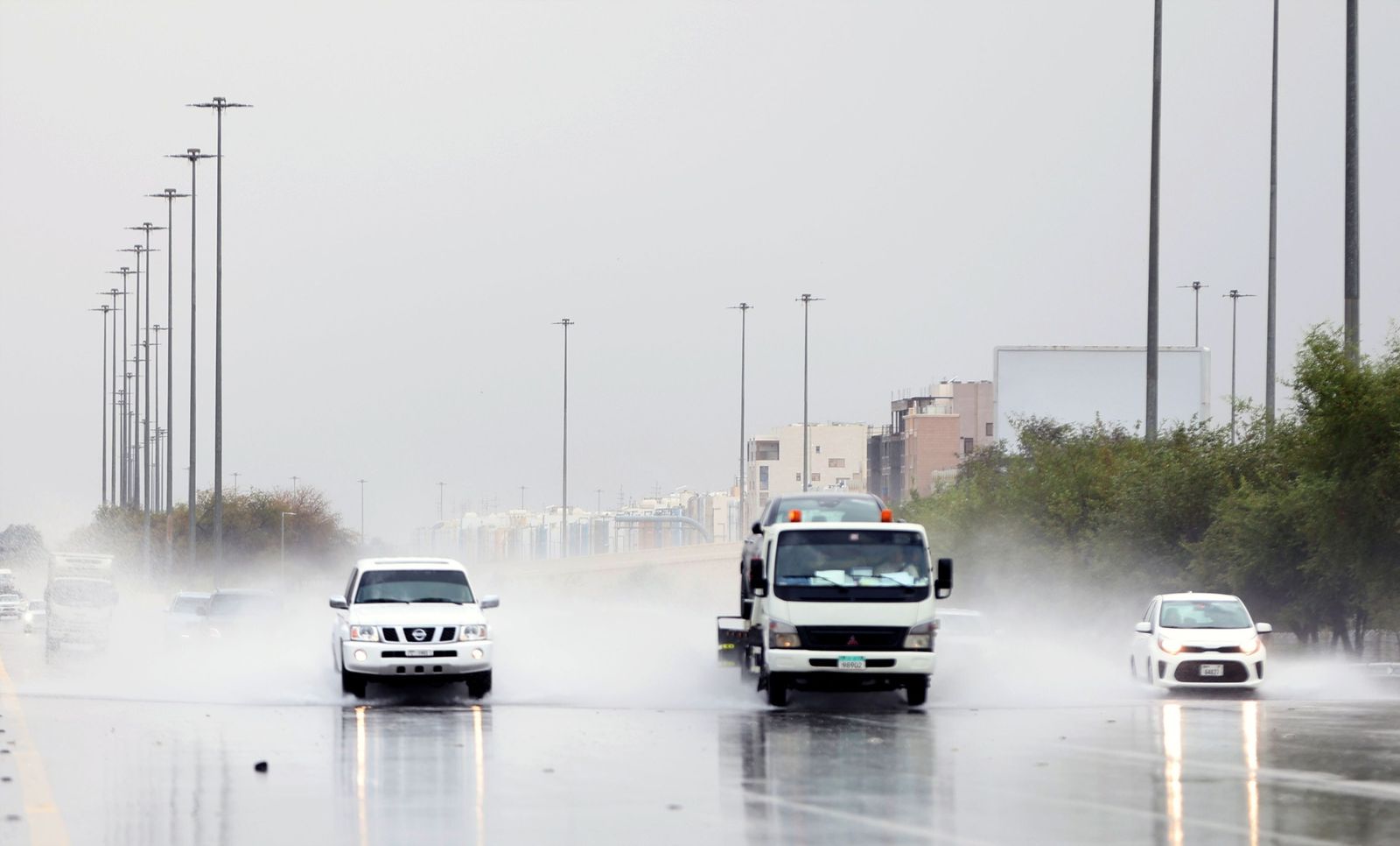 Las terribles y devastadoras lluvias en Emiratos Árabes Unidos