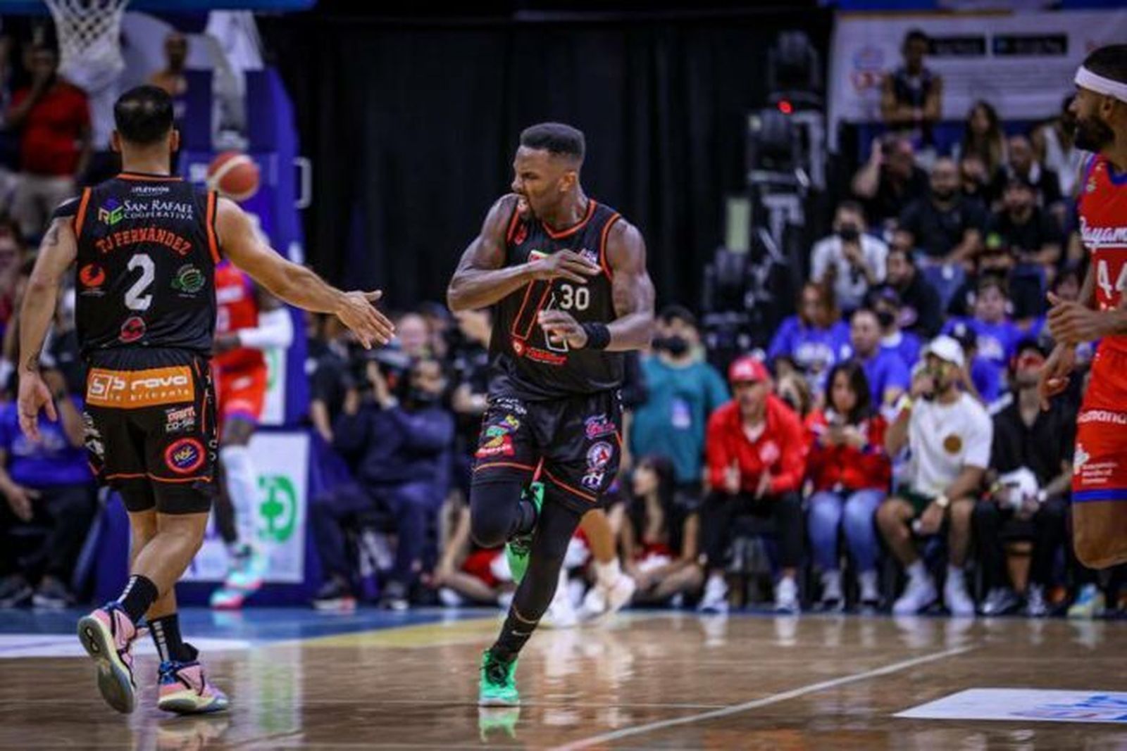 Norris Cole, con los Atléticos de San Germán.